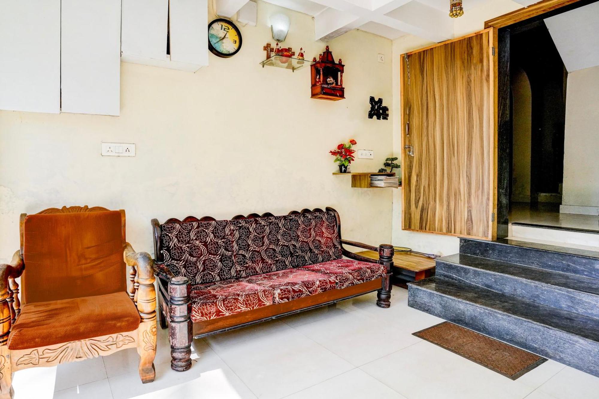 Oyo Flagship Triple Beach Guest House Benaulim Exteriör bild