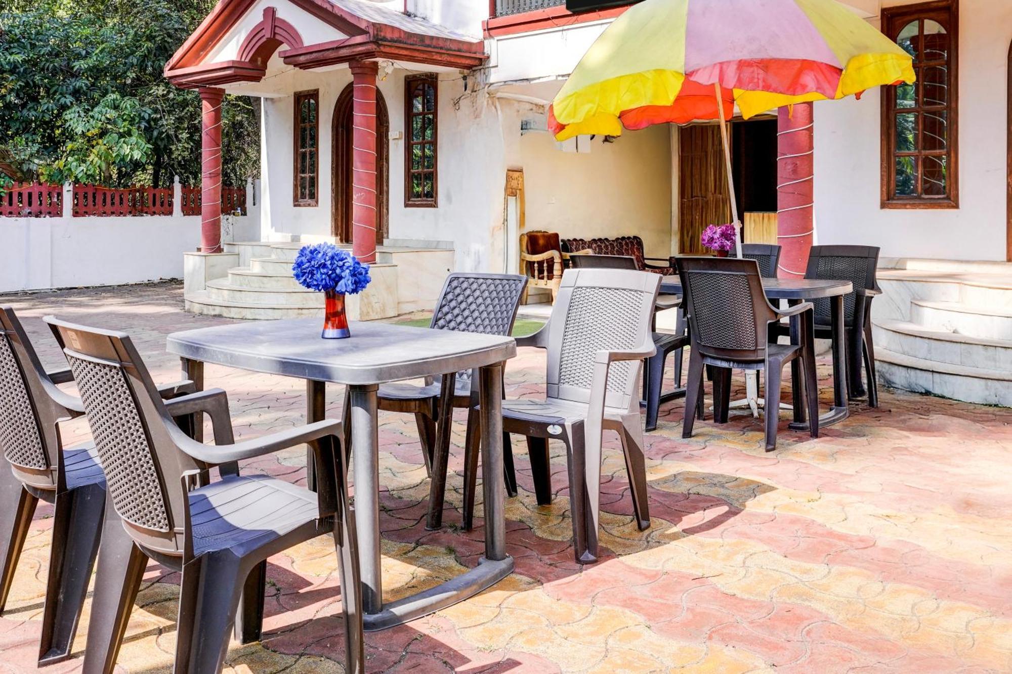 Oyo Flagship Triple Beach Guest House Benaulim Exteriör bild