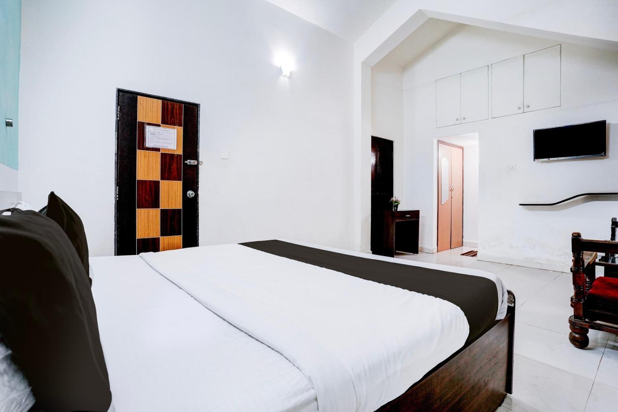 Oyo Flagship Triple Beach Guest House Benaulim Exteriör bild