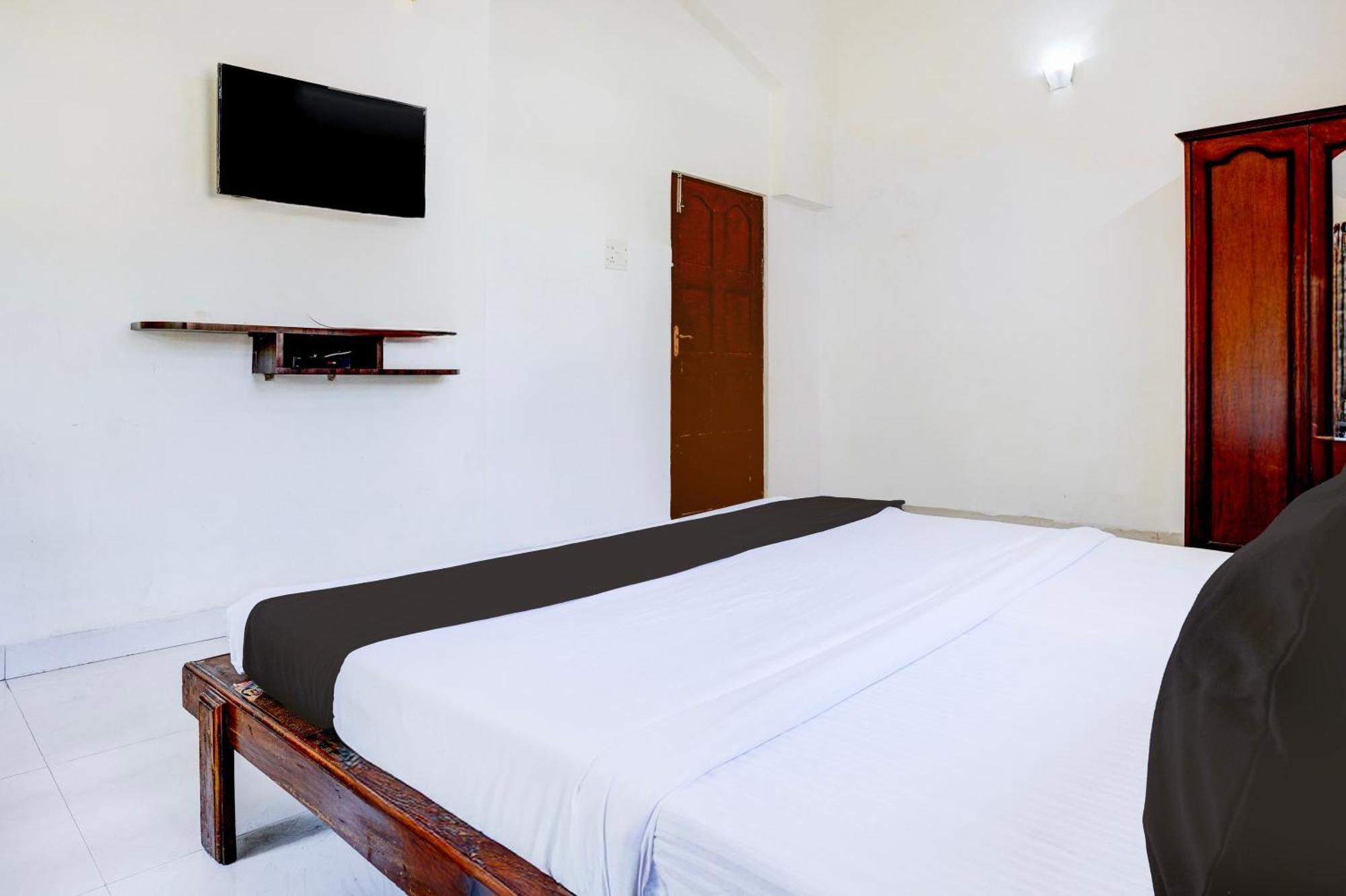 Oyo Flagship Triple Beach Guest House Benaulim Exteriör bild